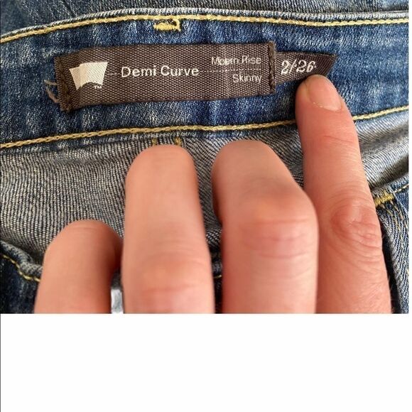Levi's | Demi Curve Mid Rise Skinny Jeans size 26 - Picture 5 of 8